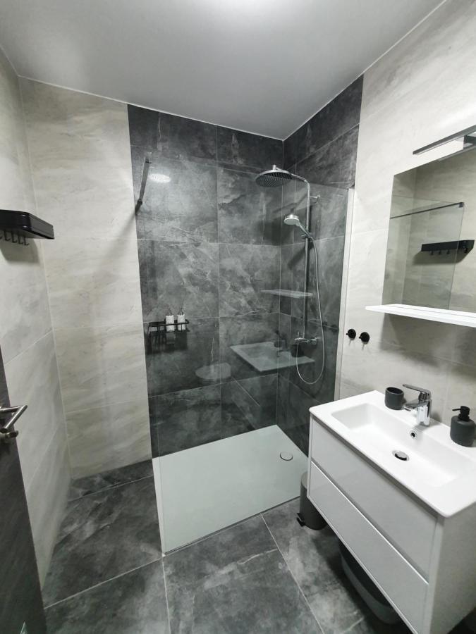 Apartmani Nerium 로비스테 외부 사진