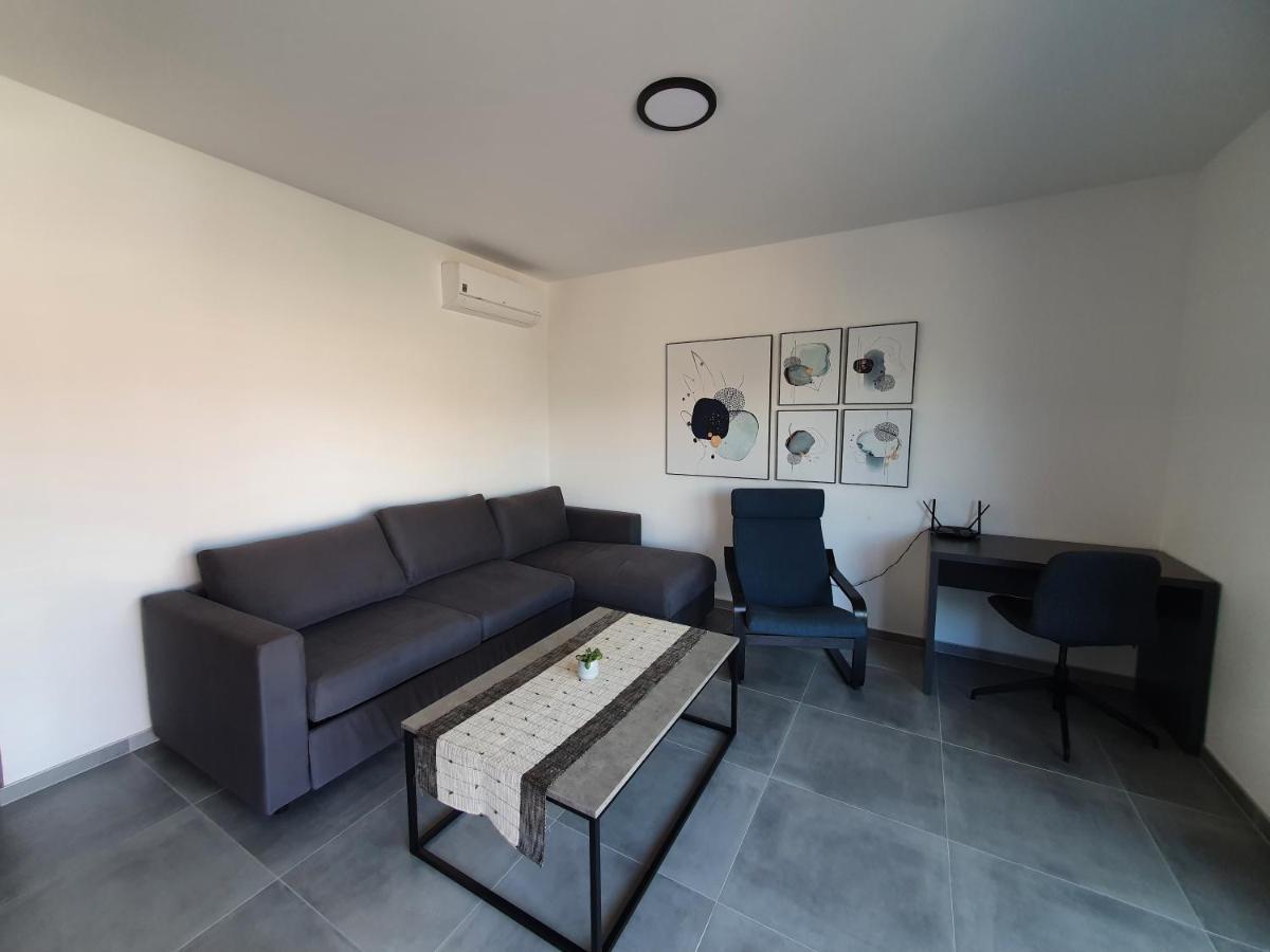 Apartmani Nerium 로비스테 외부 사진