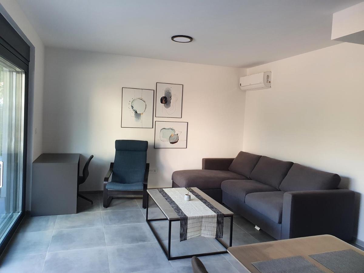 Apartmani Nerium 로비스테 외부 사진