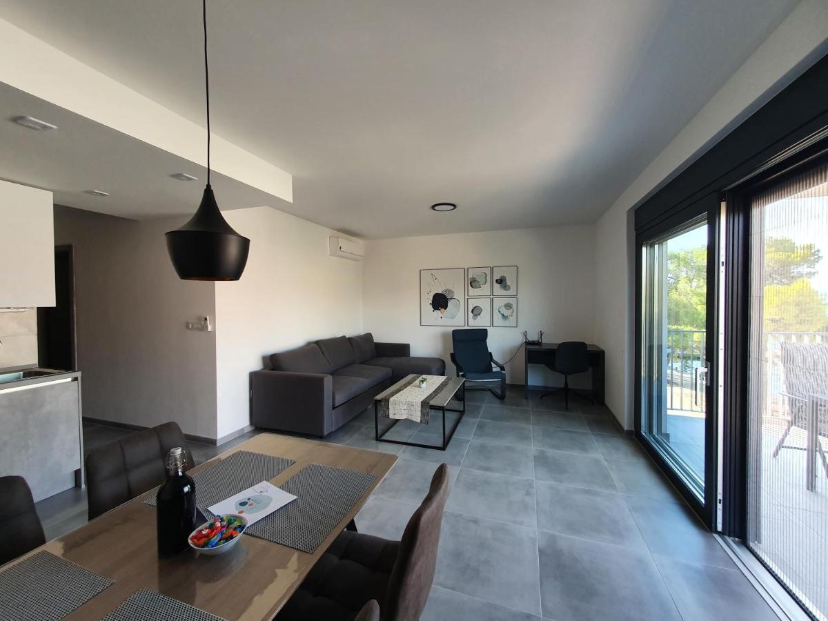 Apartmani Nerium 로비스테 외부 사진